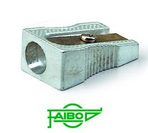 SACAPUNTAS METALICO SIMPLE CON FORMA DE CUÑA 100% RECICLABLE